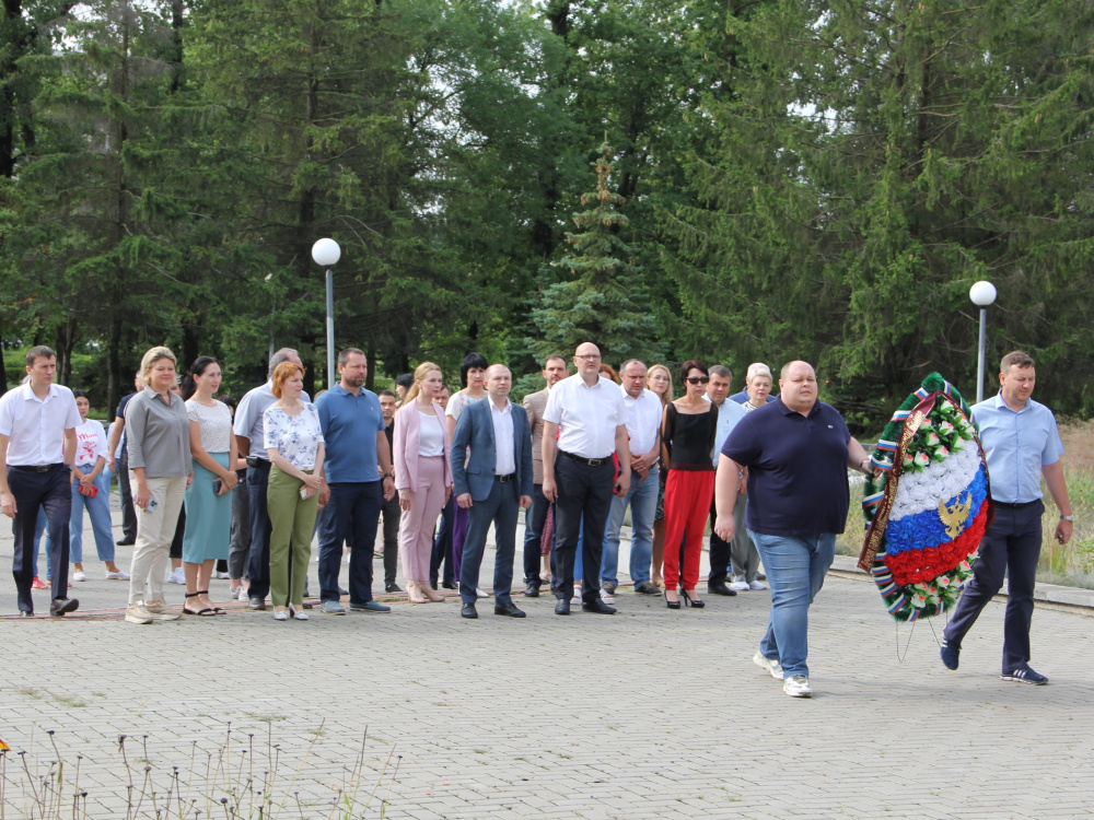 Сотрудники «Газпром газораспределение Белгород» почтили память погибших при освобождении Белгорода