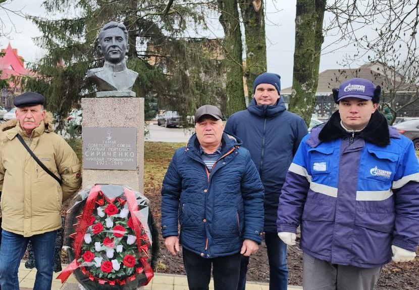 Сотрудники «Газпром газораспределение Белгород» почтили  память погибших при освобождении Валуек