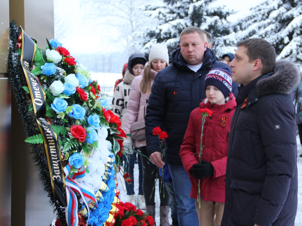 Белгородские газовики почтили память погибших солдат при освобождении Старого Оскола